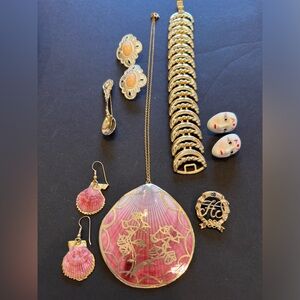 ☎️☎️ LAST CHANCE ☎️☎️ AVON Vintage Pink Shell Bundle of 7!